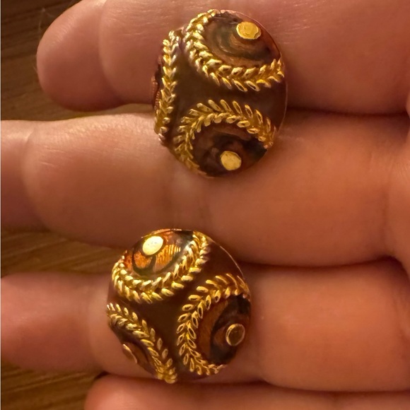 Elegant VTG Gold and Brown Enamel Clip On Earrings - Picture 13 of 16